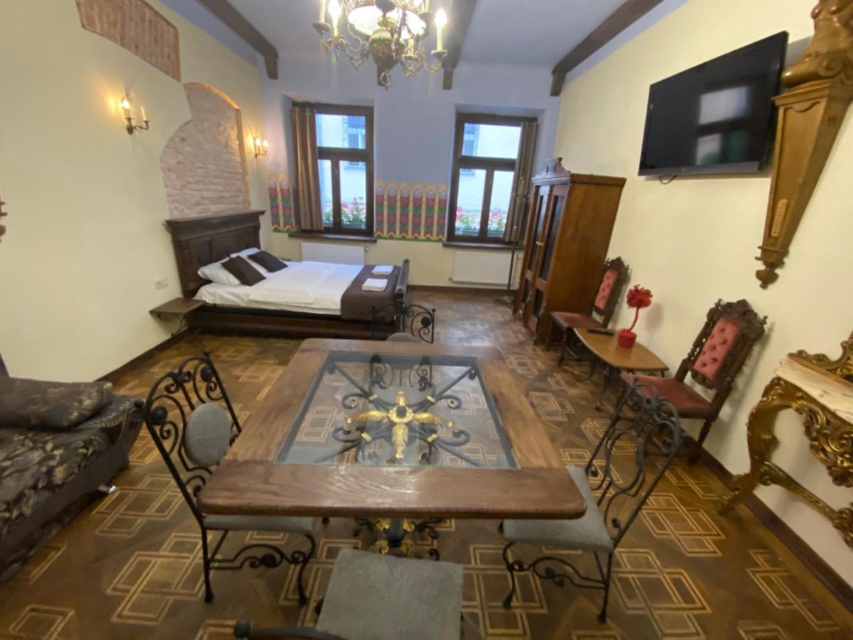 Апартаменти Королівські На Вулиці Лесі Українки 19 リヴィウ エクステリア 写真