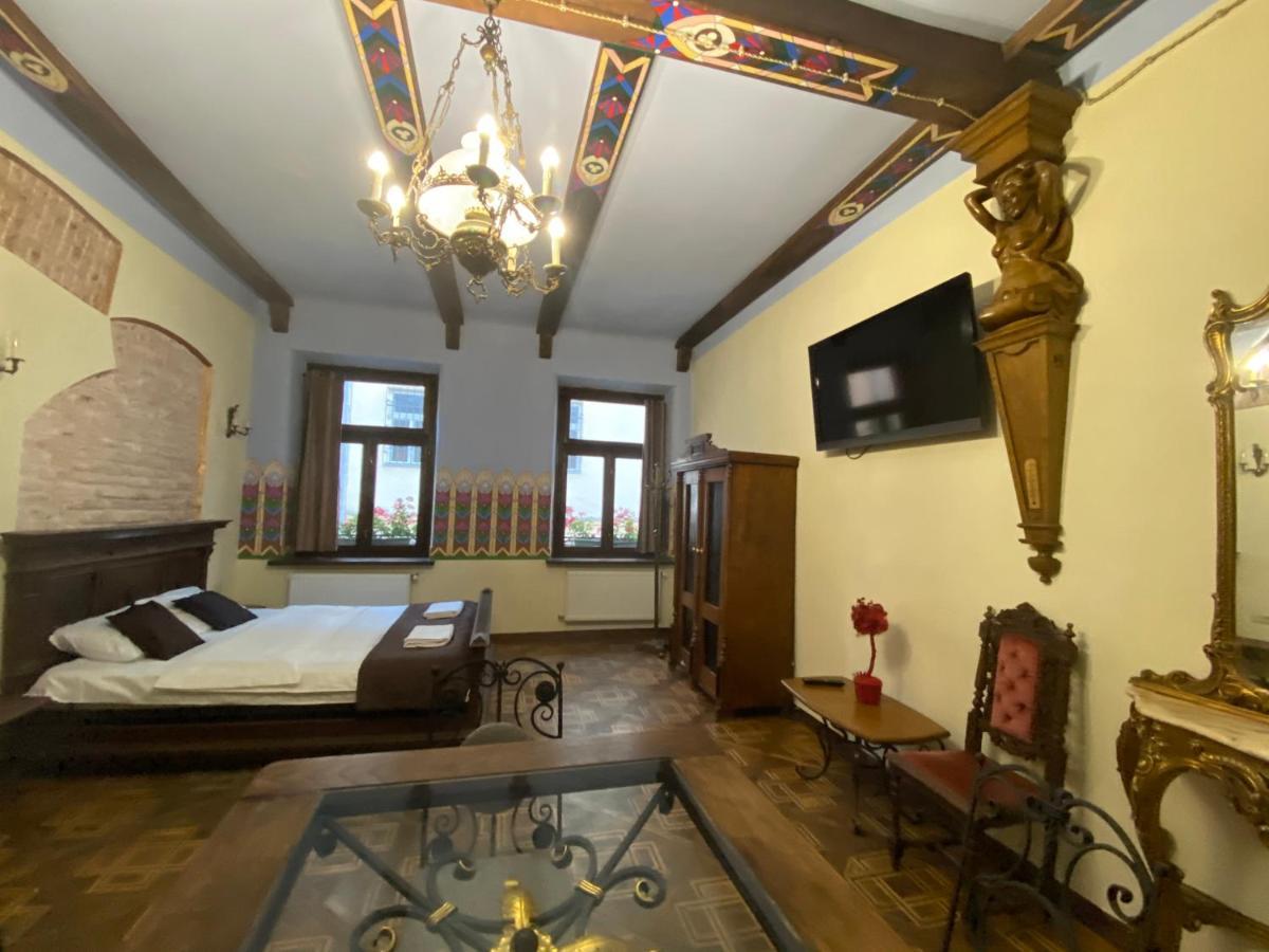 Апартаменти Королівські На Вулиці Лесі Українки 19 リヴィウ エクステリア 写真